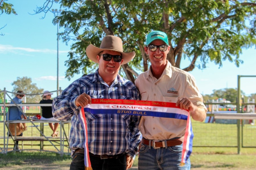 Ashley Naclerio of Stockplace Marketing presents Gavin Webber of Triple E Brahmans with the Grand Champion Bull Sash