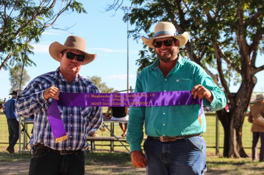 Judge Luke Carrington presents Gavin Webber of Triple E Brahmans with the Most Successful Stud Exhibitor Sash