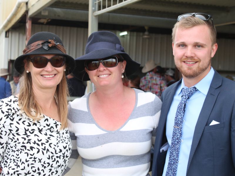 Fashions on the Field at Richmond Race Day 